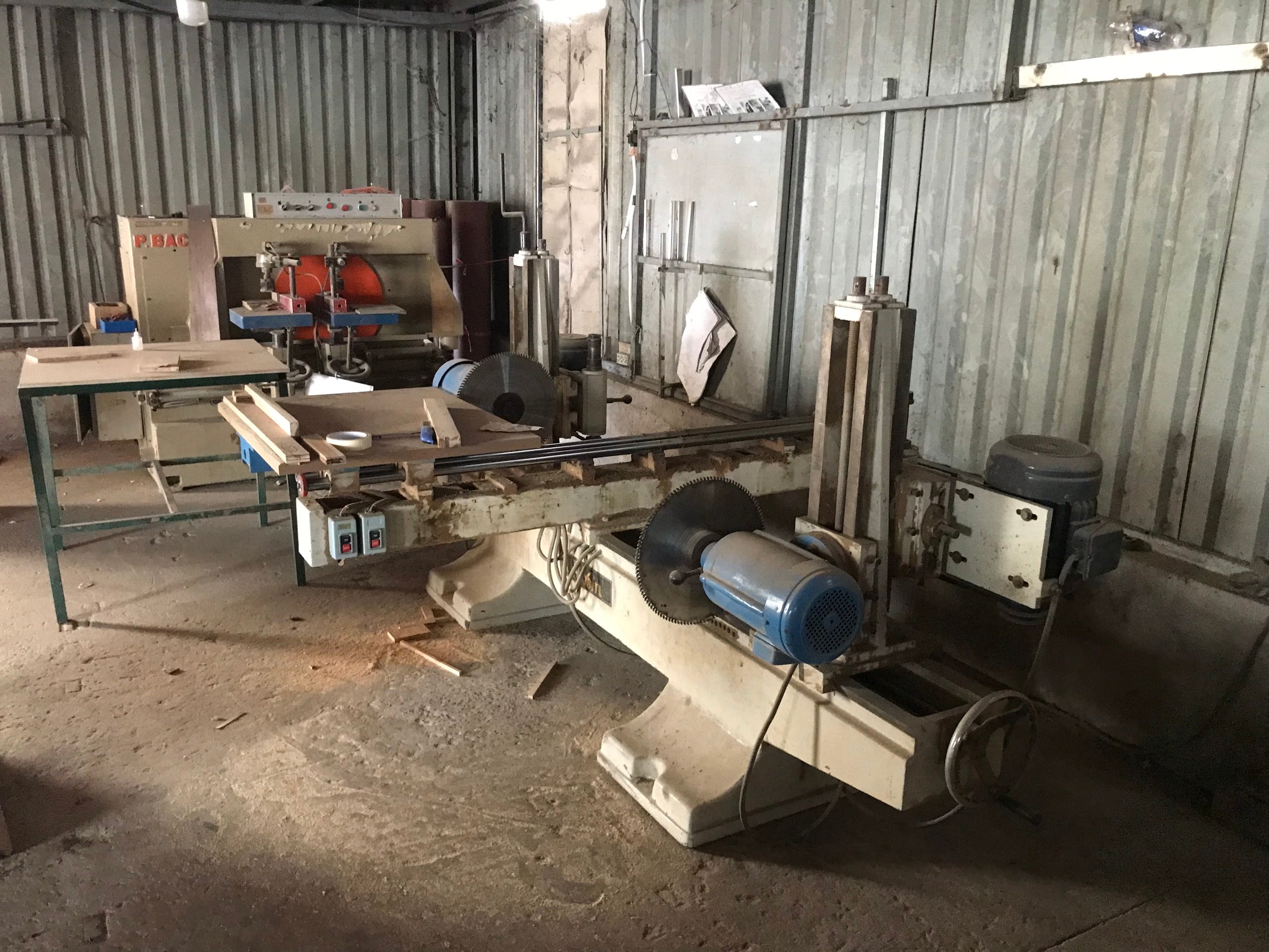 wood cutting machine.jpg